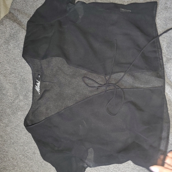 Cropped Sheer top - Picture 2 of 3